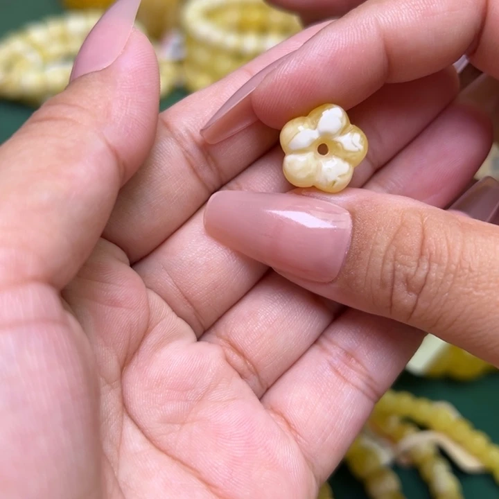 蜜蜡未镶嵌珠宝奇石