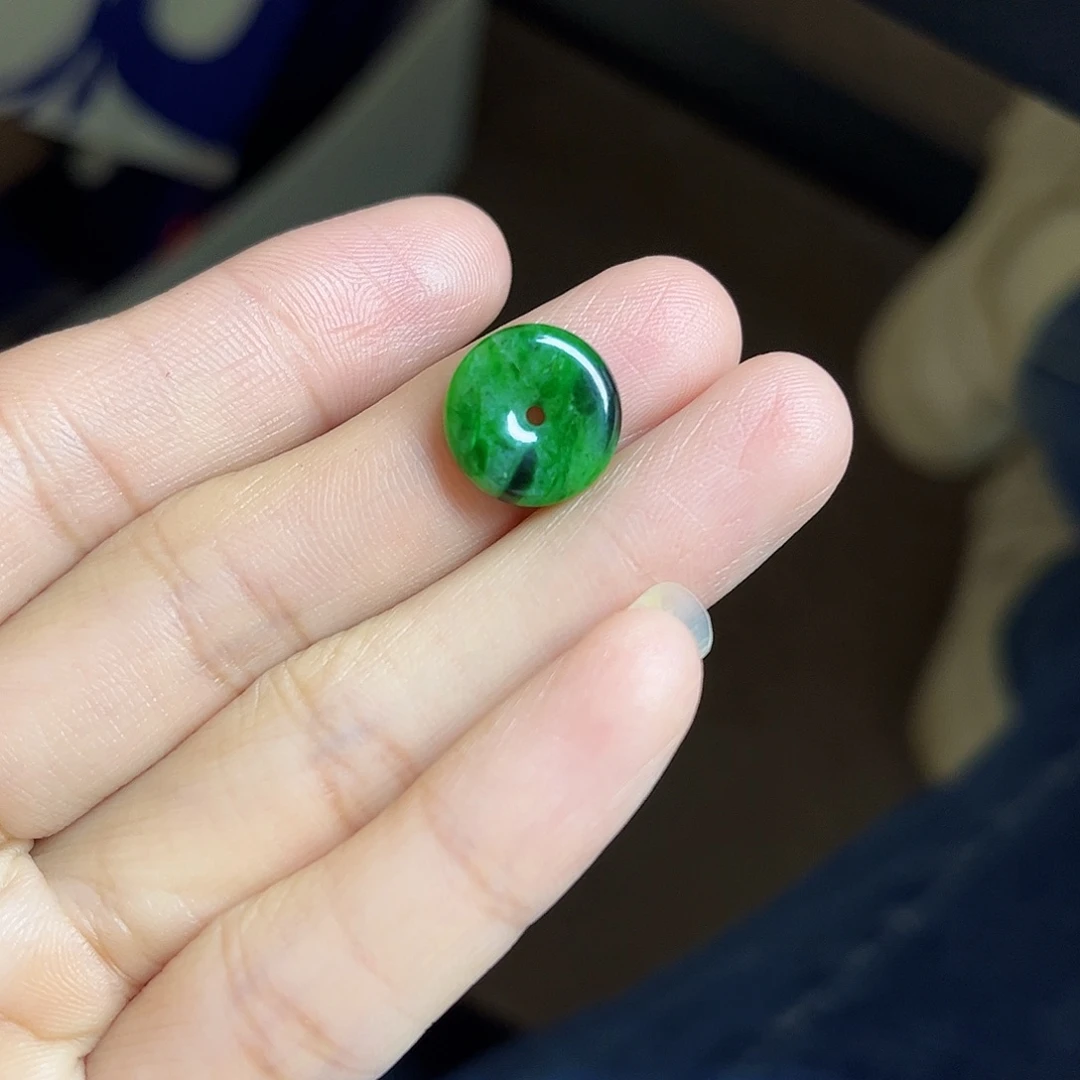 翡翠未镶嵌颈饰有纹裂