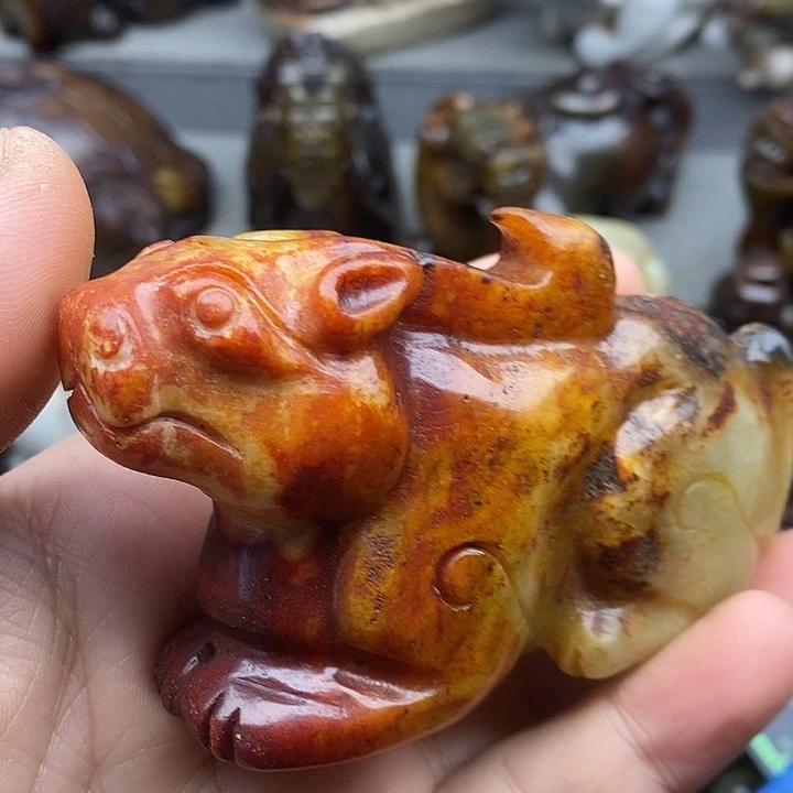 未镶嵌蛇纹石玉颈饰