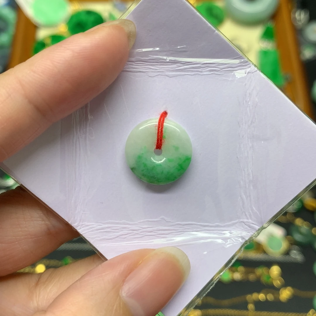 翡翠未镶嵌颈饰有纹裂