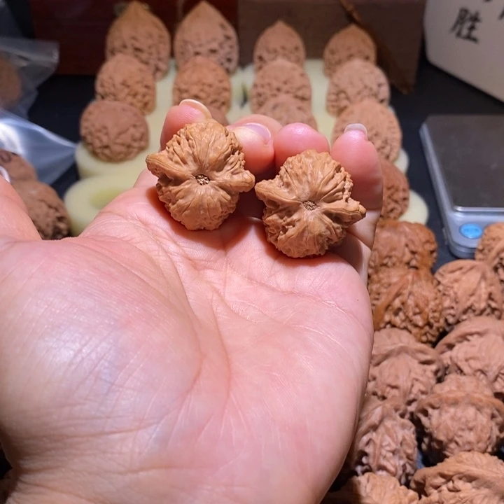 春***晓文玩核桃吊坠吸金兽