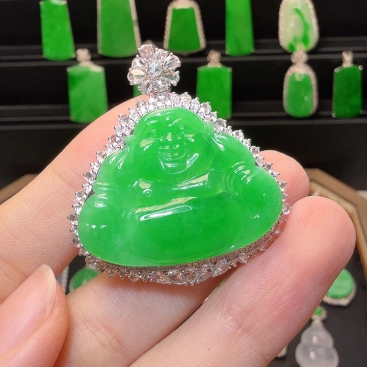 翡翠18K金镶嵌颈饰翡翠