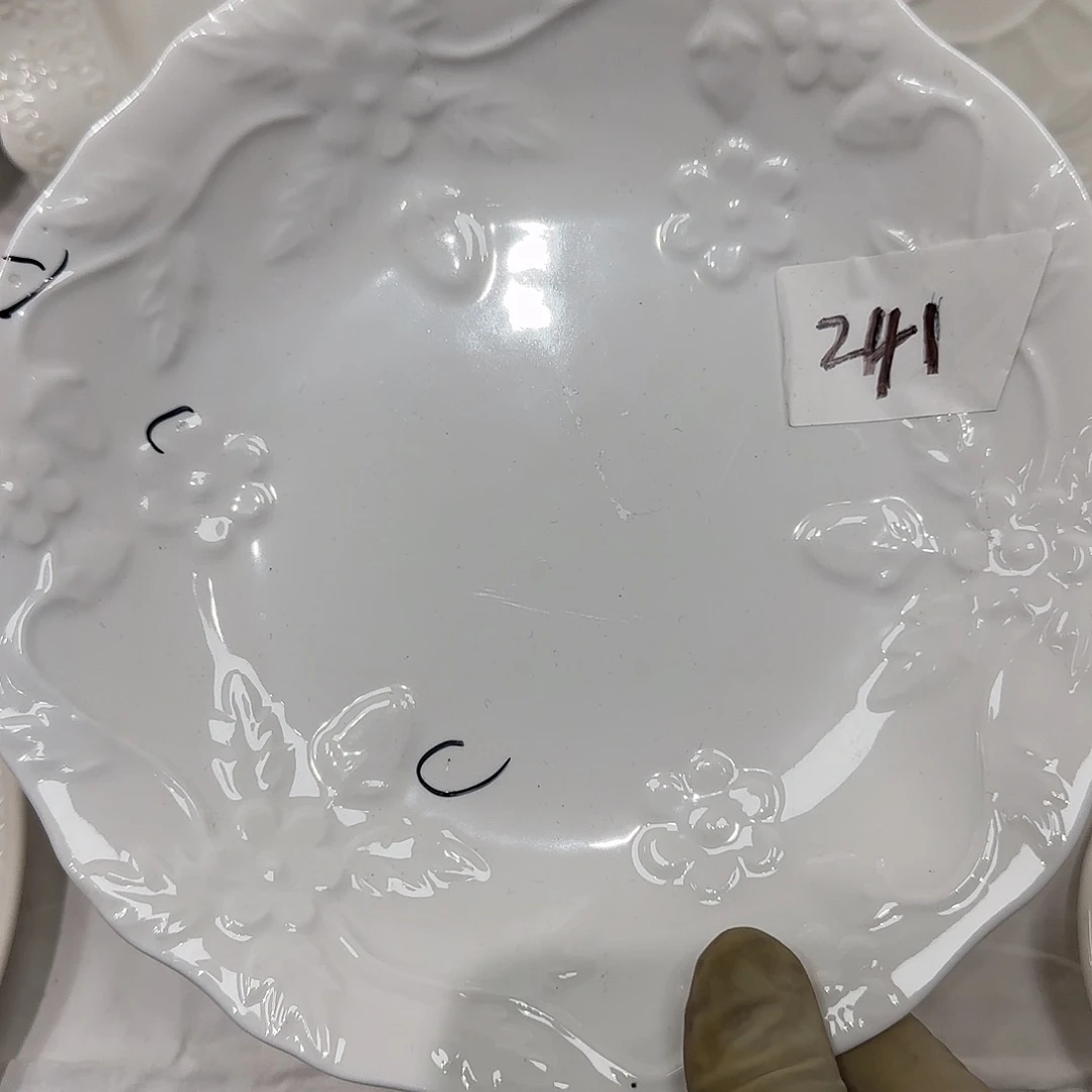瓷片四个瑕疵款八寸盘，。