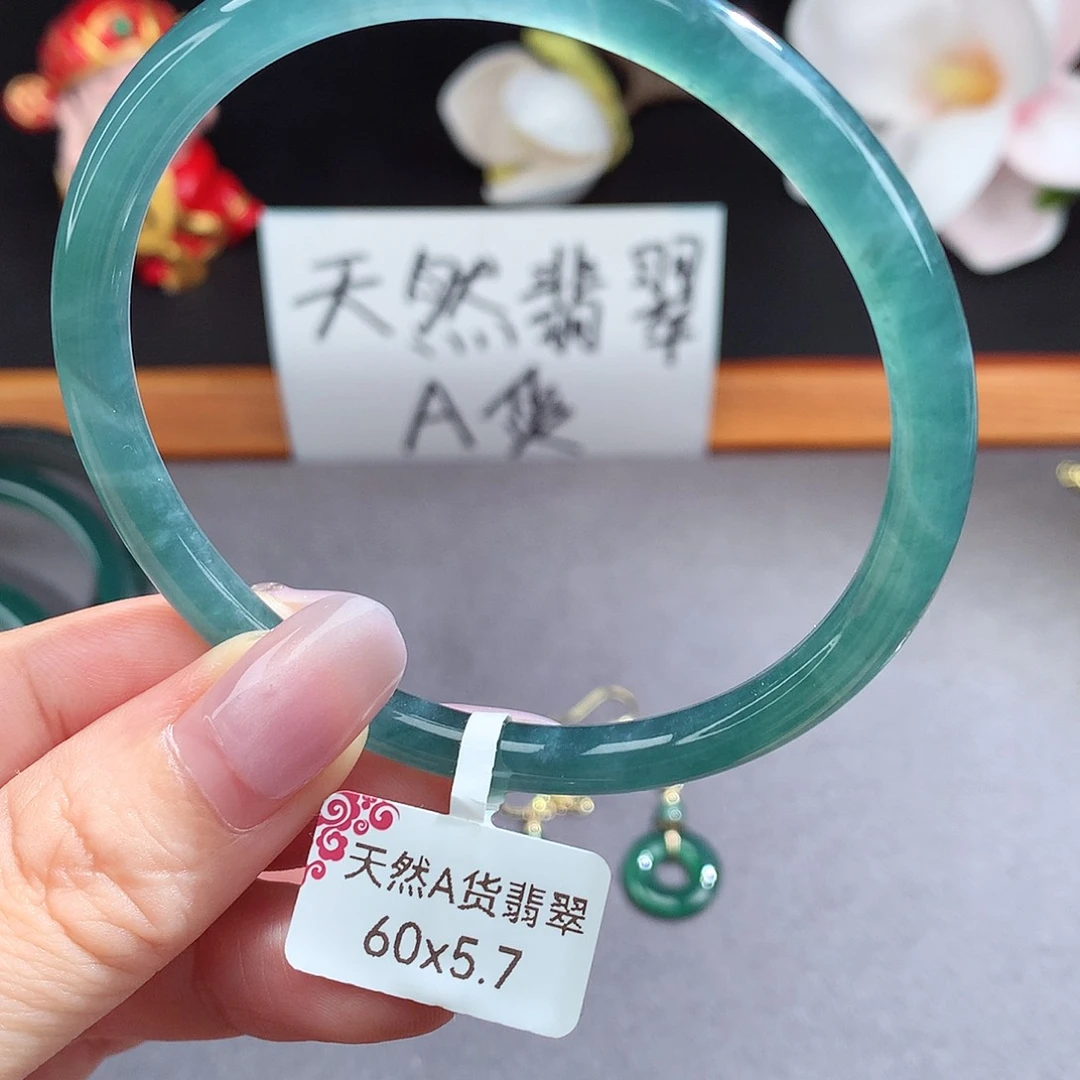 翡翠手镯（圆镯）未镶嵌