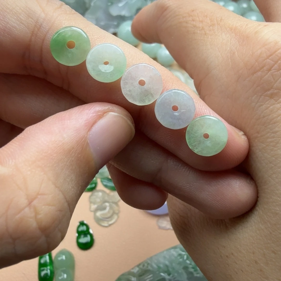 翡翠未镶嵌颈饰124