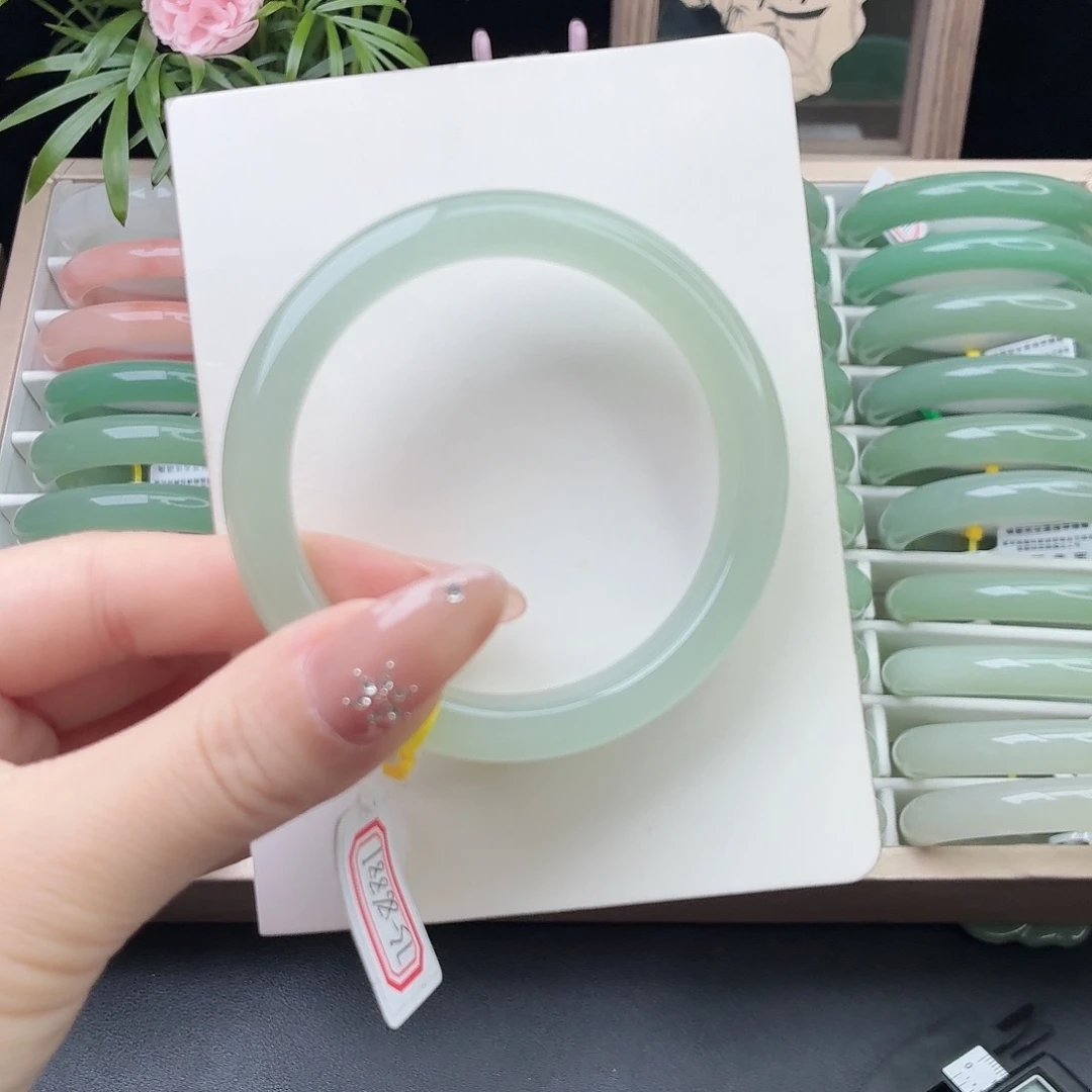 石英质玉未镶嵌手镯56