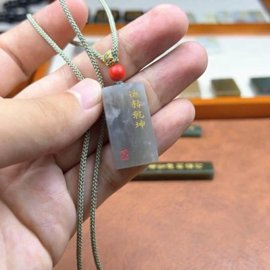颈饰未镶嵌和田玉（糖玉）