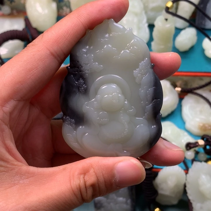 和田玉未镶嵌颈饰哈*狗