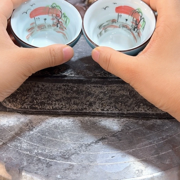 主人杯一个，瓷。。。品茗瓷