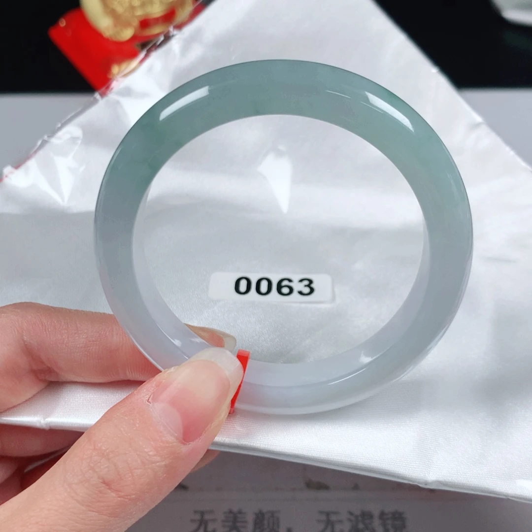 翡翠手镯未镶嵌54圈
