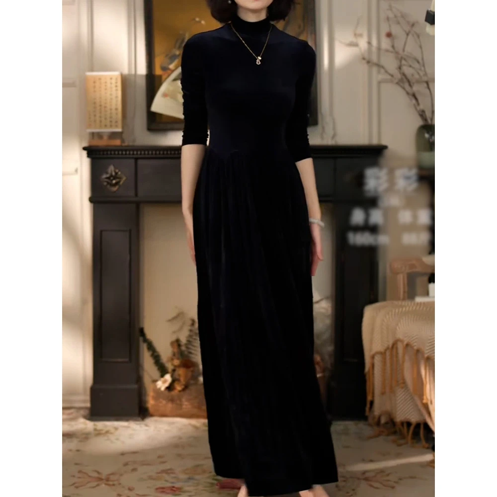 轻奢赫本风高级感黑色丝绒连衣裙2025冬季新款气质优雅收腰A字裙