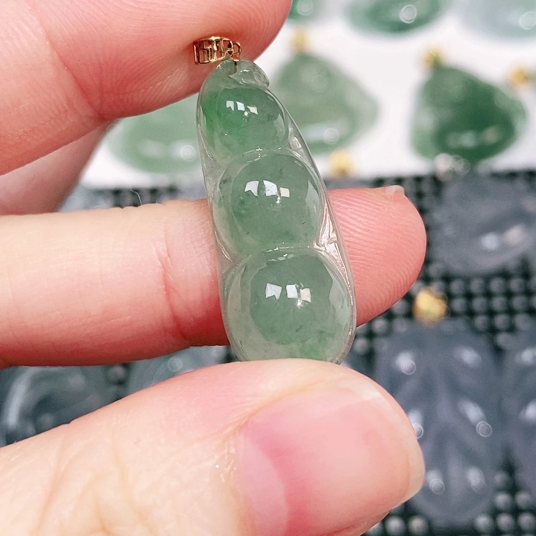 颈饰18K金镶嵌翡翠