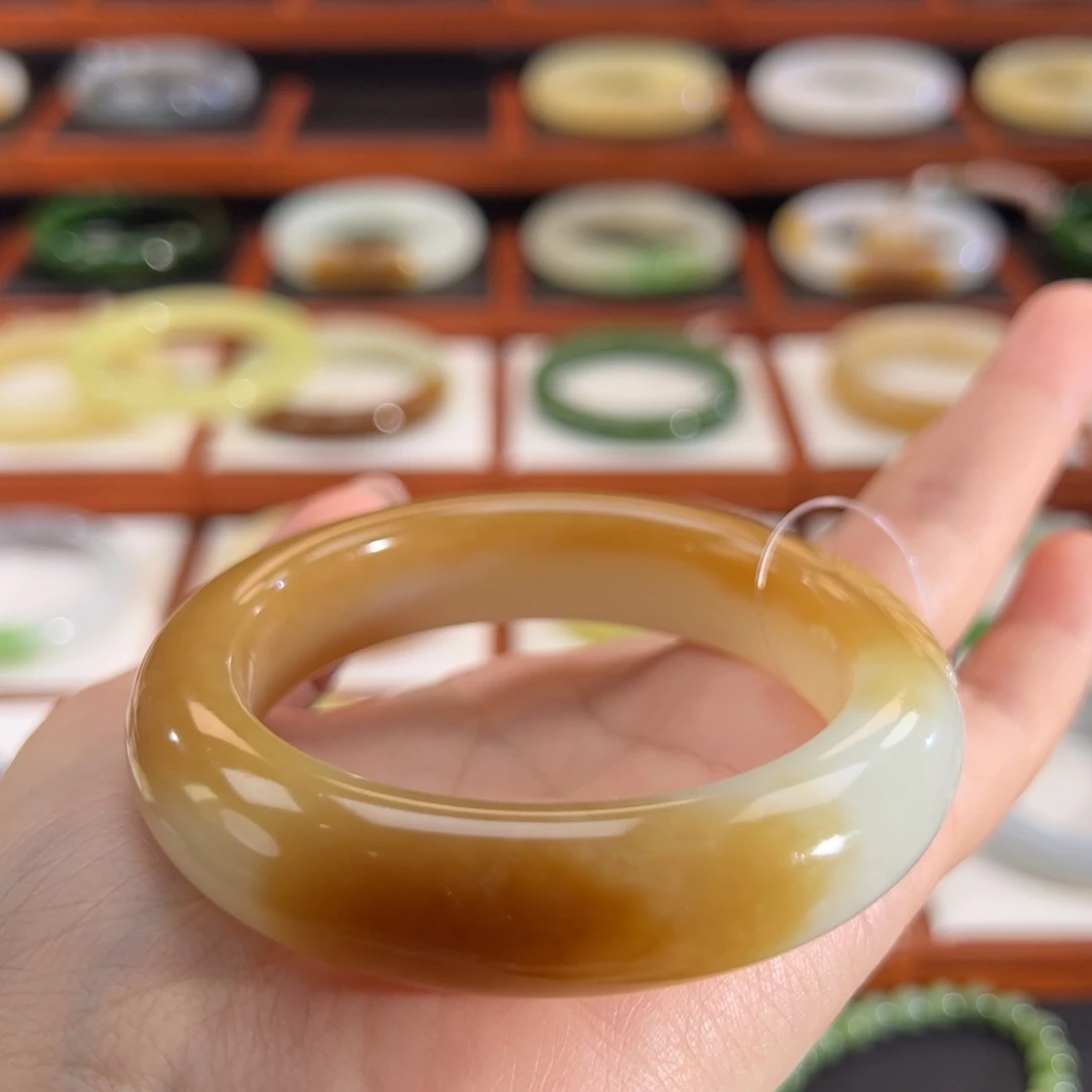 和田玉（糖玉）未镶嵌手镯一抹金红糖