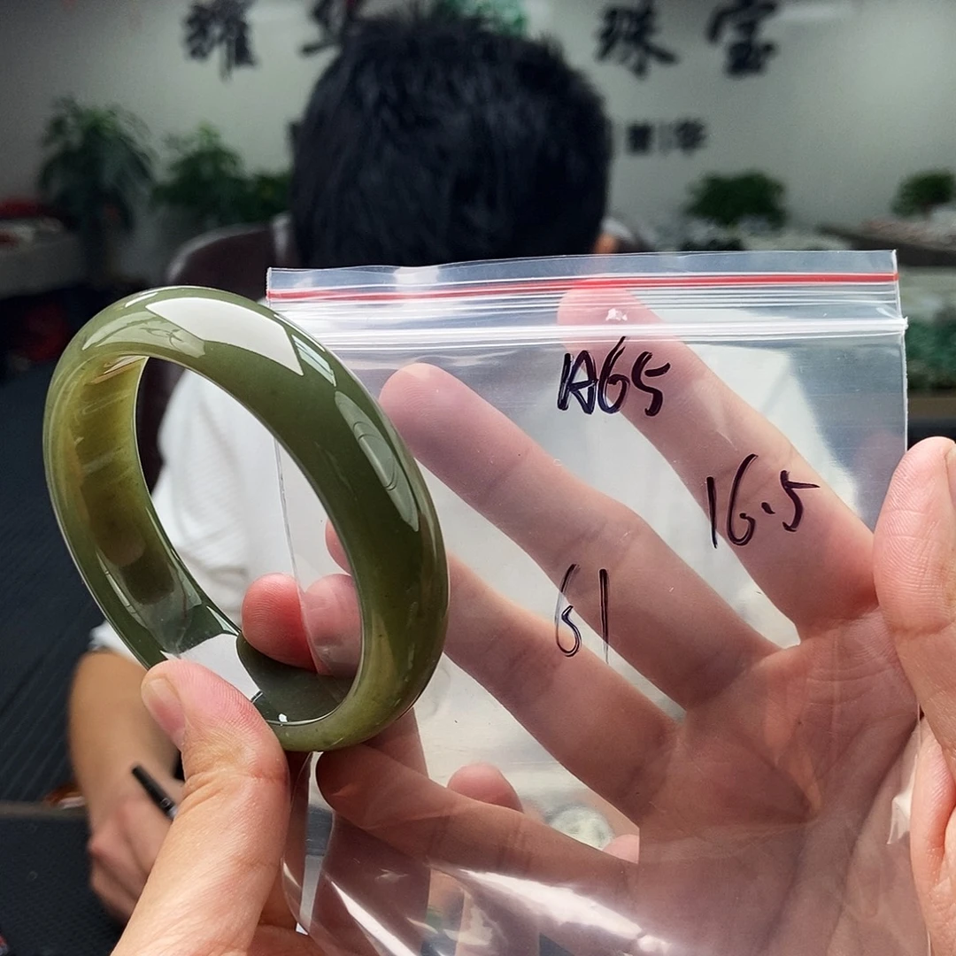 和田玉未镶嵌手镯拍一发一