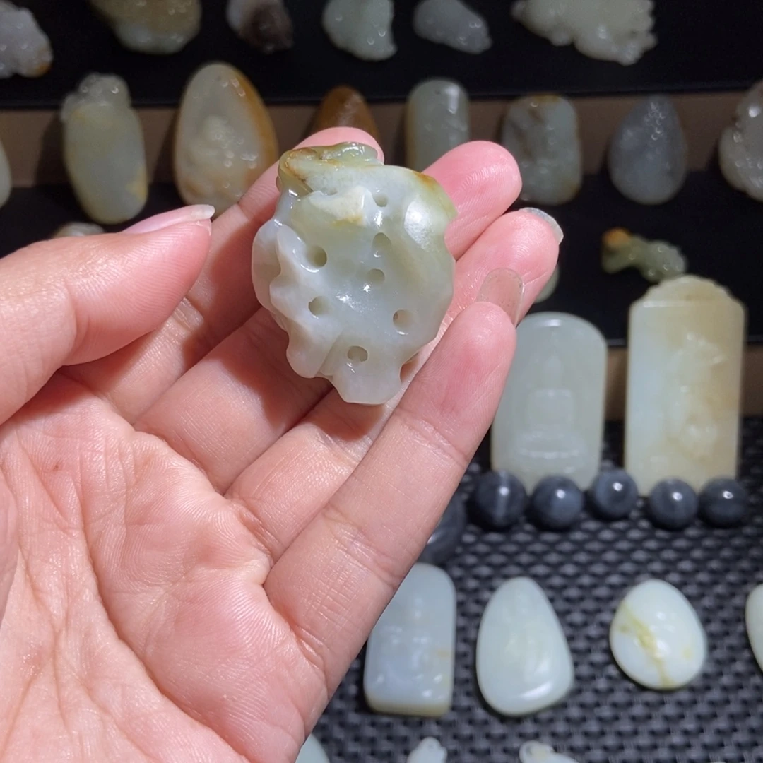 和田玉未镶嵌颈饰