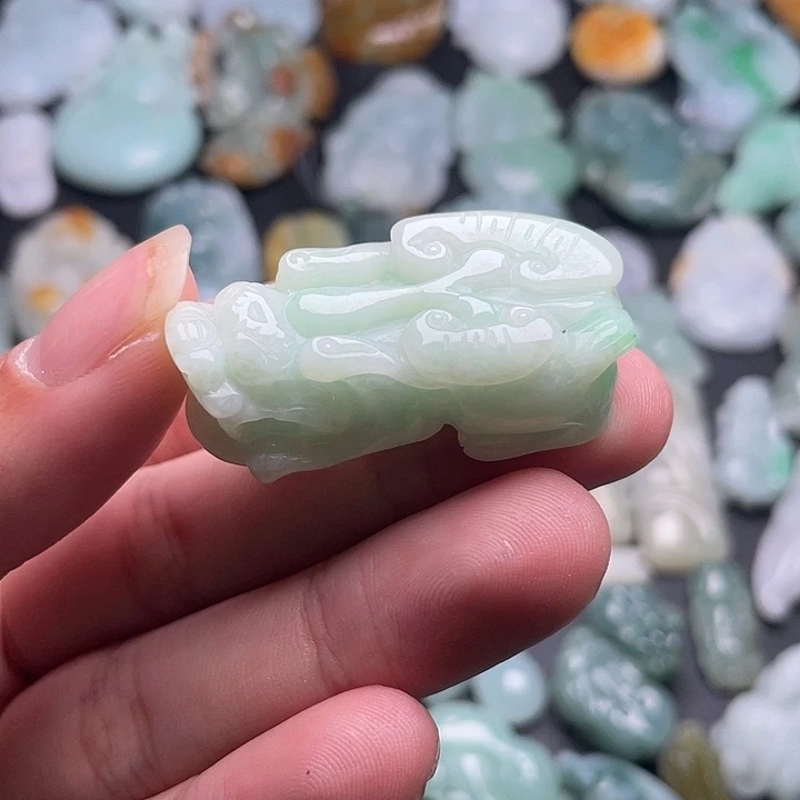 颈饰未镶嵌翡翠冰****?翡翠