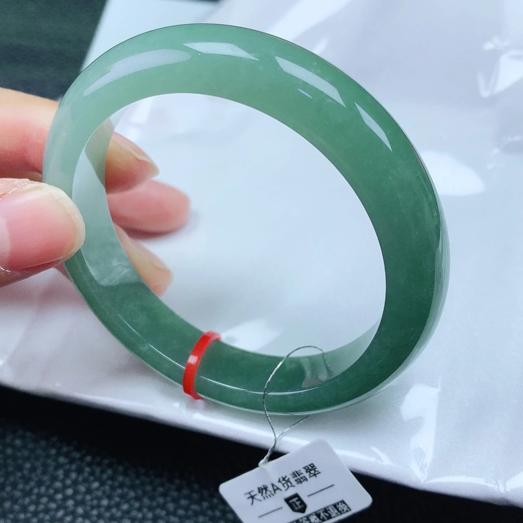 翡翠手镯未镶嵌53圈