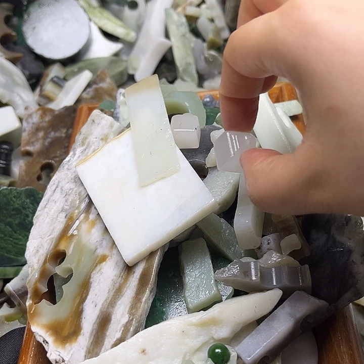 和田玉未镶嵌珠宝奇石茉*花