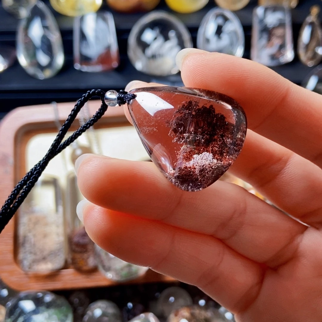 未镶嵌颈饰水晶红幽灵