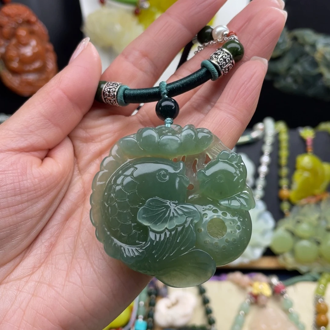 蛇纹石玉未镶嵌颈饰小*文