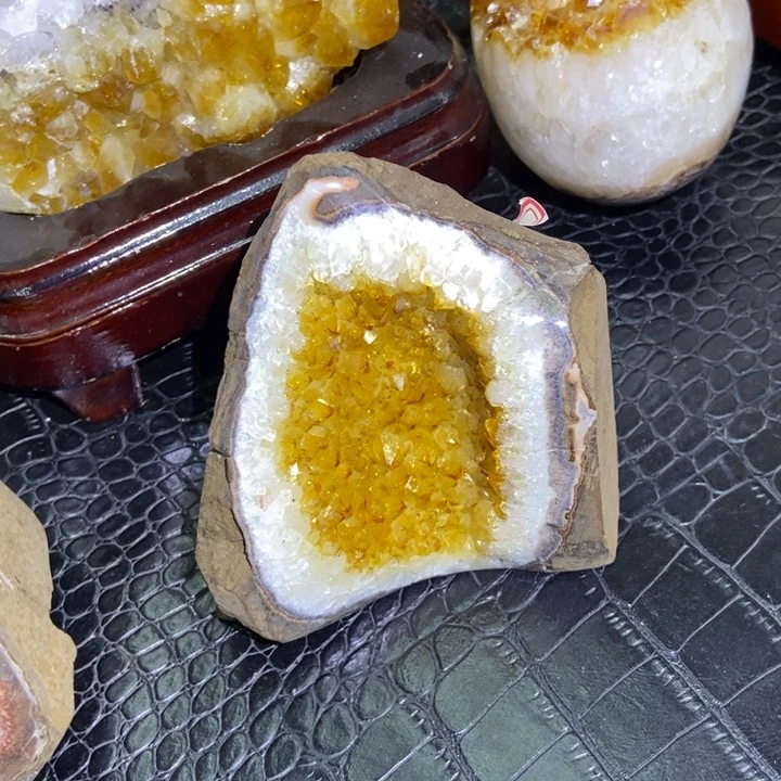 未镶嵌珠宝半成品水晶