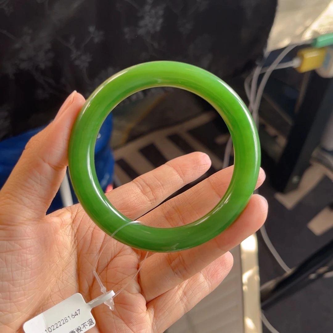 和田玉未镶嵌手镯    「阳绿」