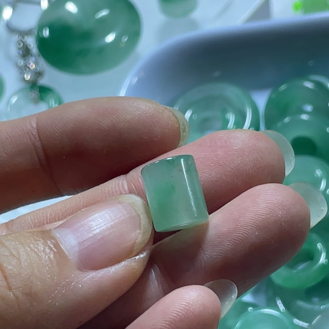未镶嵌石英岩玉珠宝半成品?*人桶珠一颗
