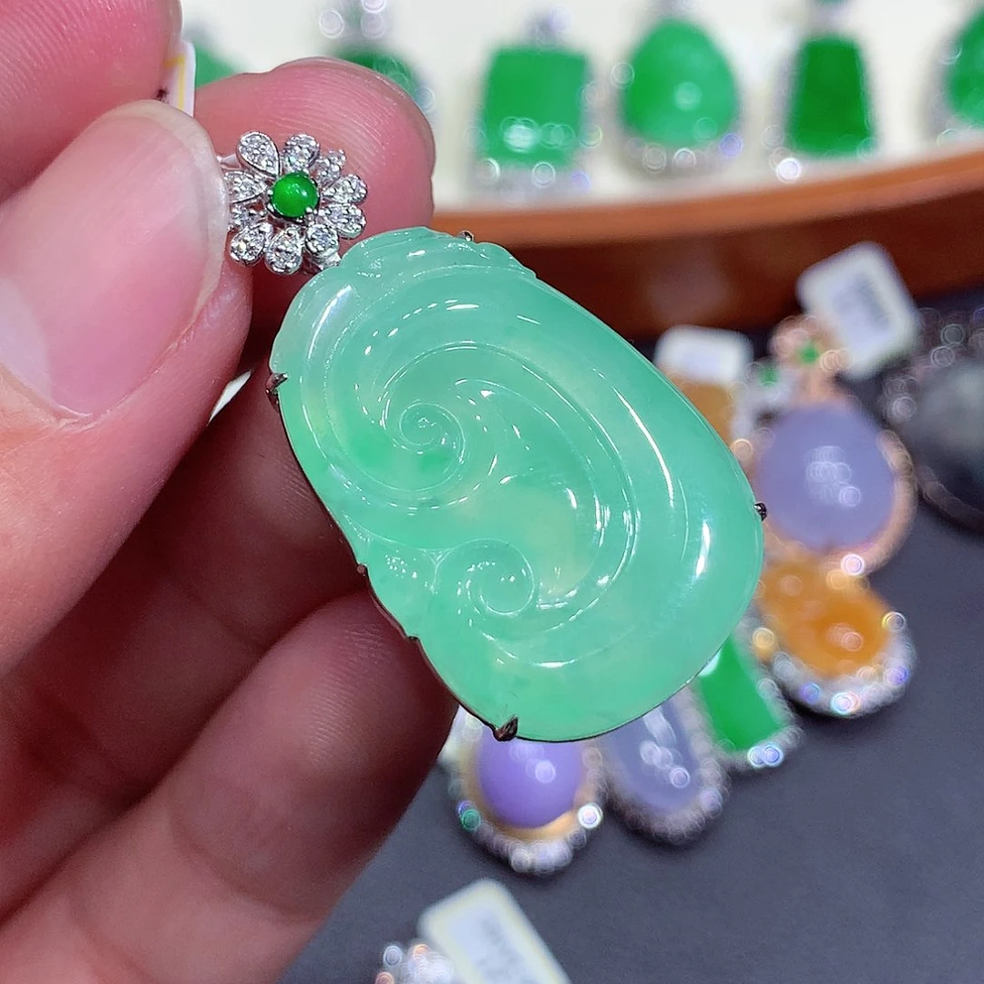 翡翠吊坠(不含链)18K金镶嵌