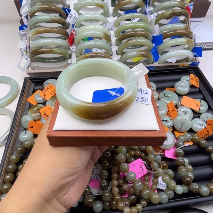未镶嵌手镯和田玉七月
