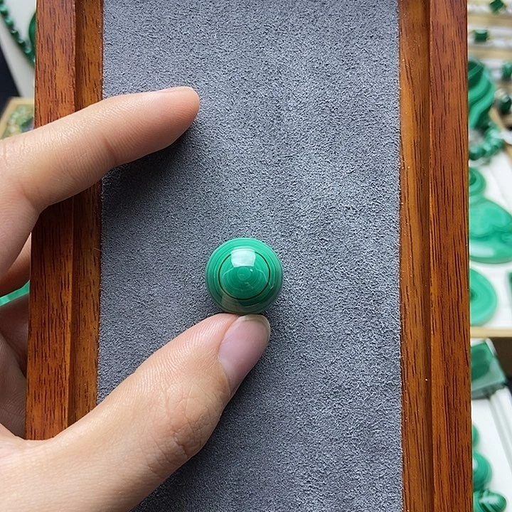 孔雀石裸石未镶嵌