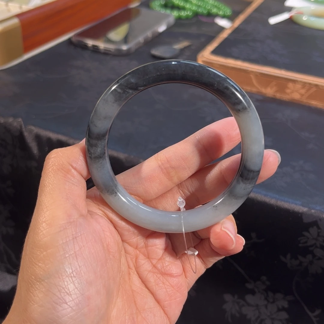 和田玉未镶嵌手镯  「青花」