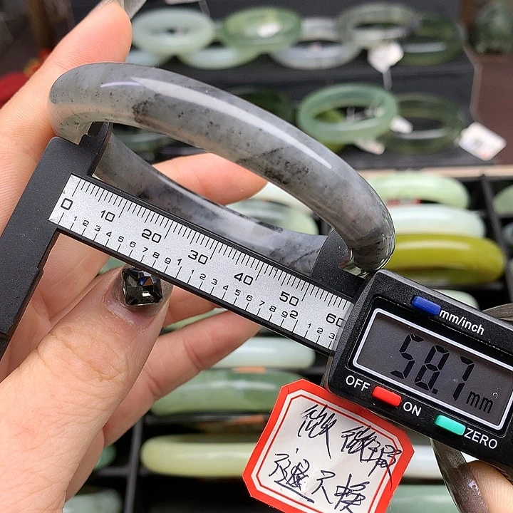 蛇纹石玉手镯未镶嵌573