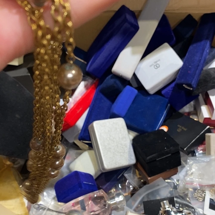 6****中古香水沐浴露持久留香