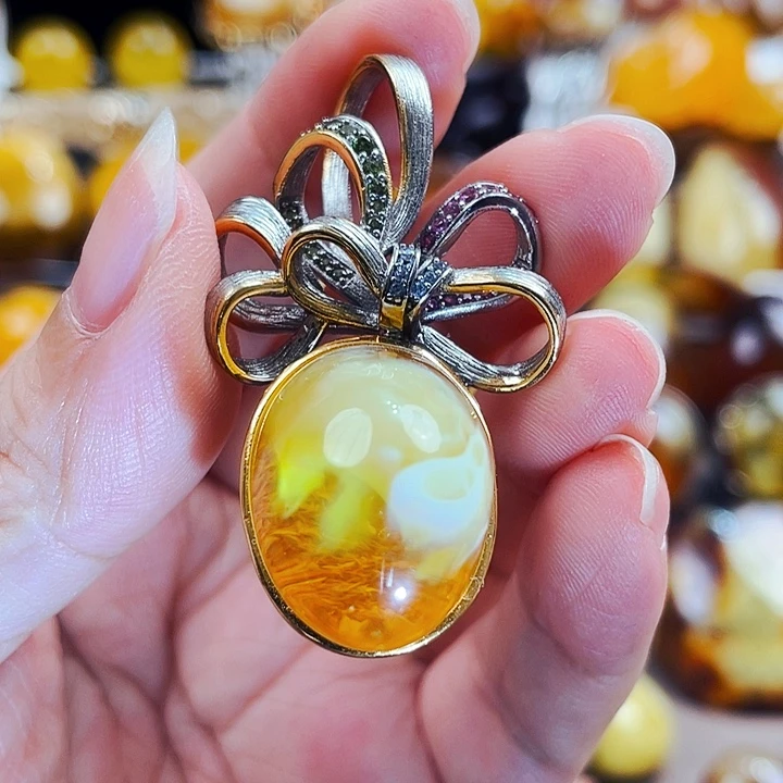 银S925镶嵌颈饰琥珀吊坠