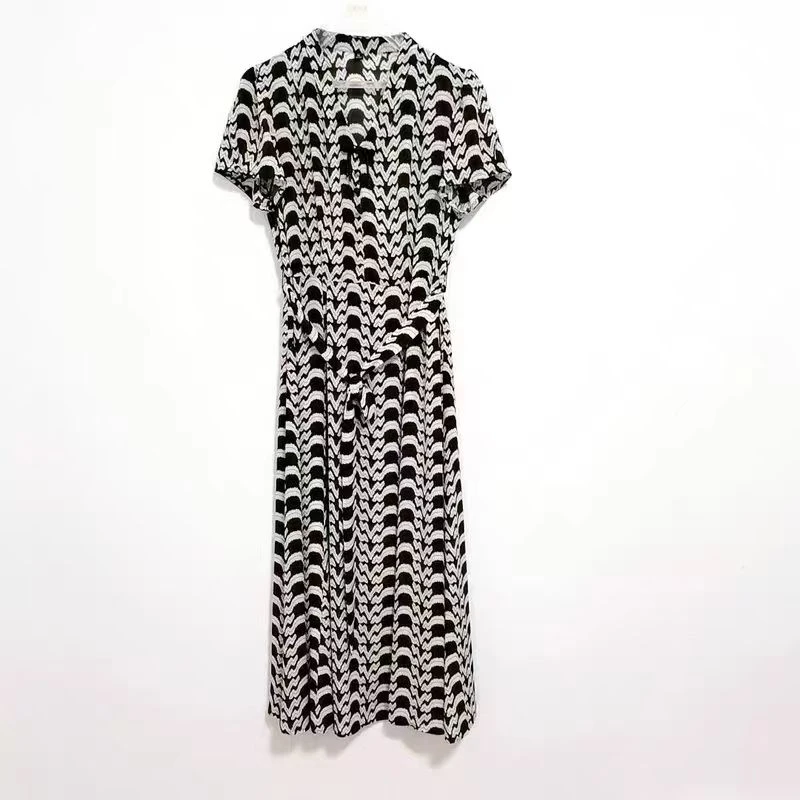 【QM177】夏季时尚V领收腰显瘦修身设计感中长款女连衣裙