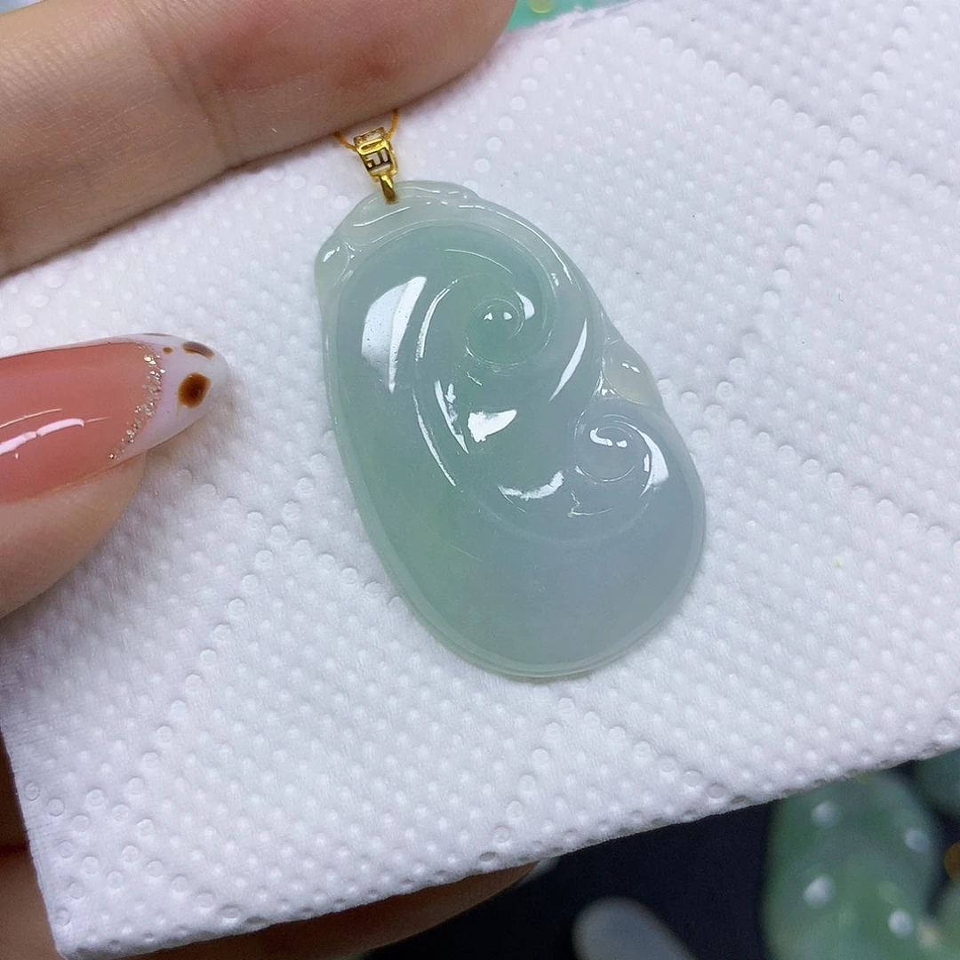 颈饰18K金镶嵌翡翠挂件