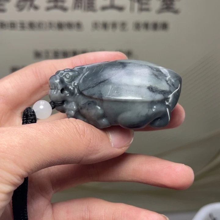 和田玉未镶嵌把件