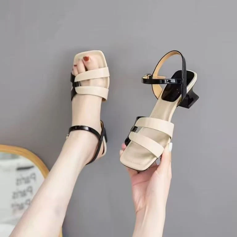 C6330  黑色  夏季时尚粗跟露趾一字带时装女凉鞋