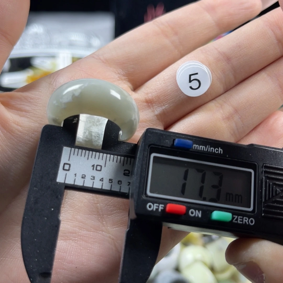 蛇纹石玉未镶嵌戒指