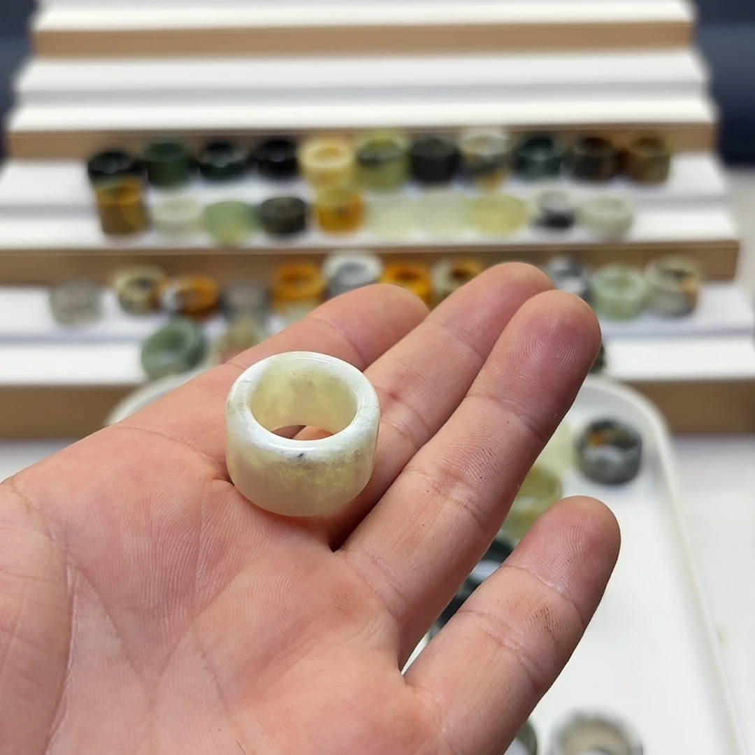 E***o未镶嵌蛇纹石玉戒指16.9内径