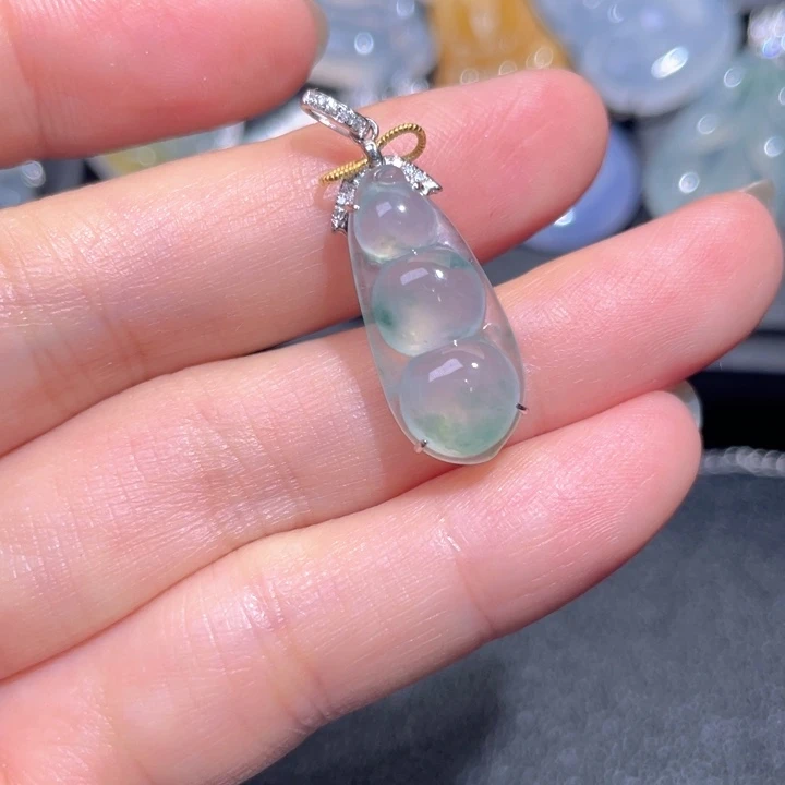 颈饰18K金镶嵌翡翠翡翠