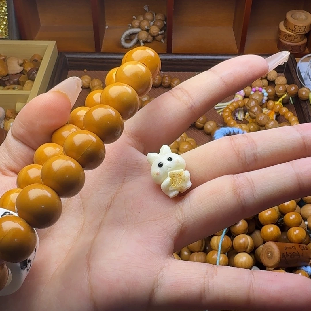 L***a猴头核桃吊坠兔子