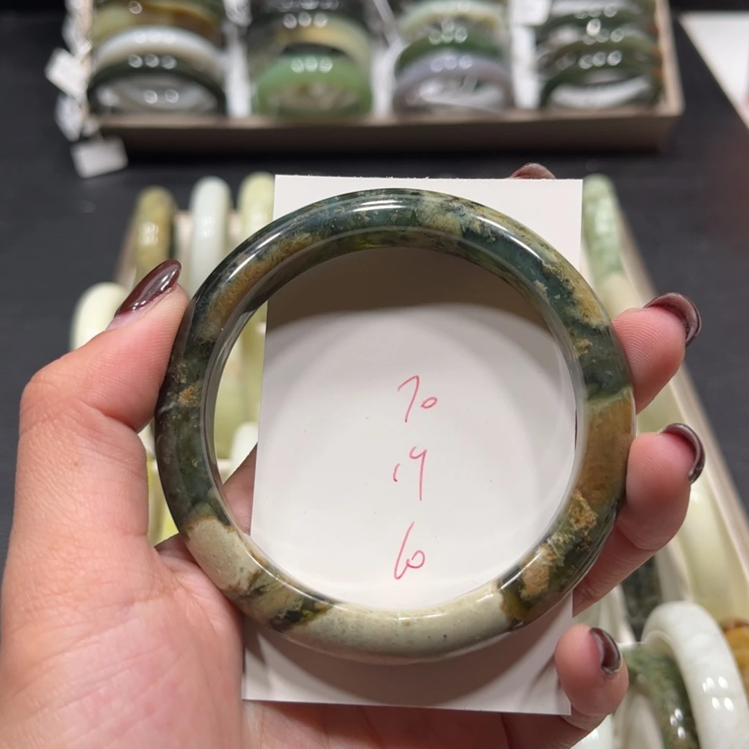 蛇纹石玉未镶嵌手镯