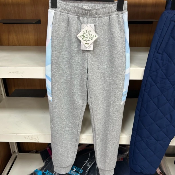 特步儿童单裤休闲运动束口长裤男女通用634256-3