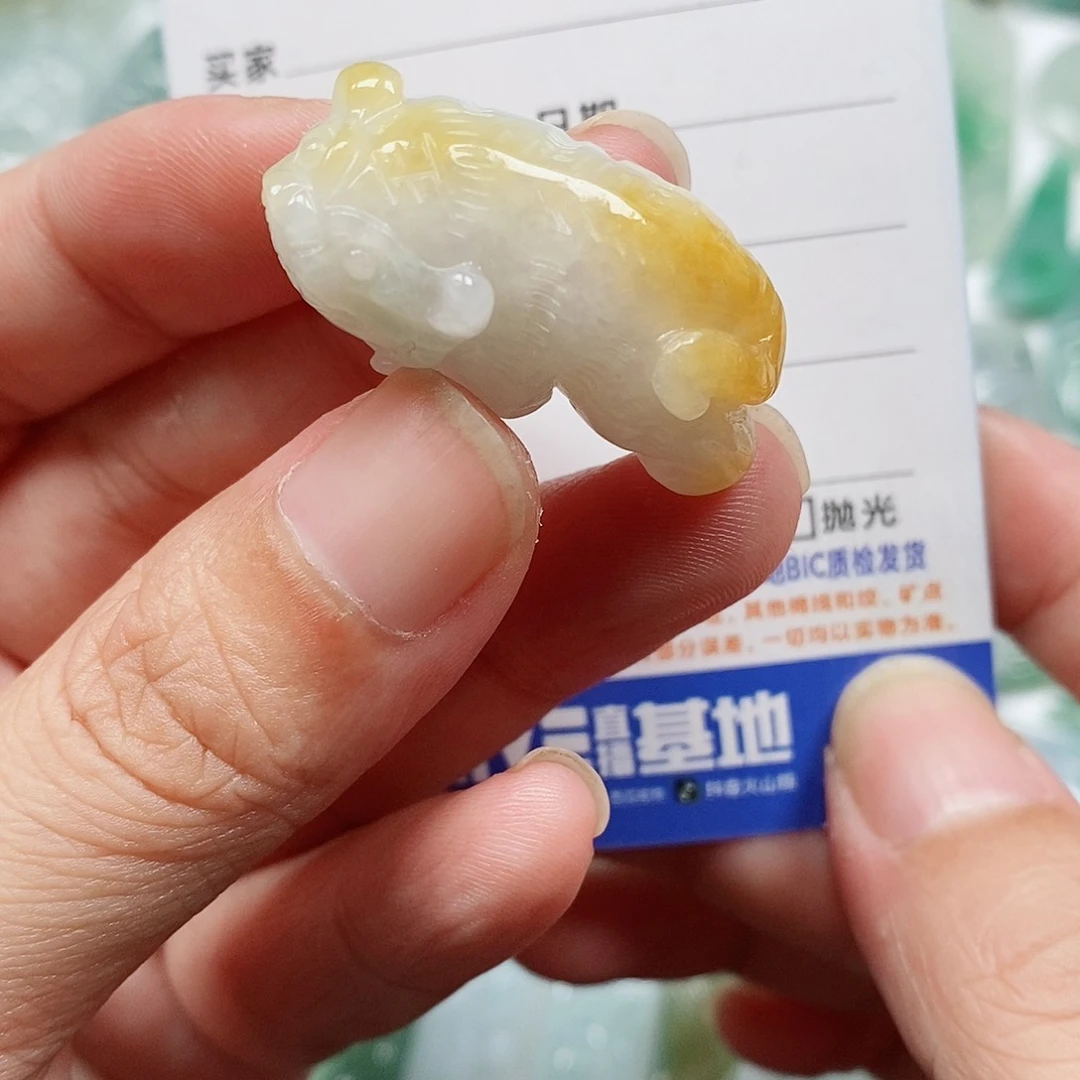 翡翠未镶嵌颈饰立体虎