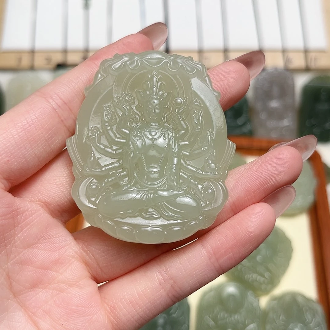 ****…和田玉未镶嵌颈饰