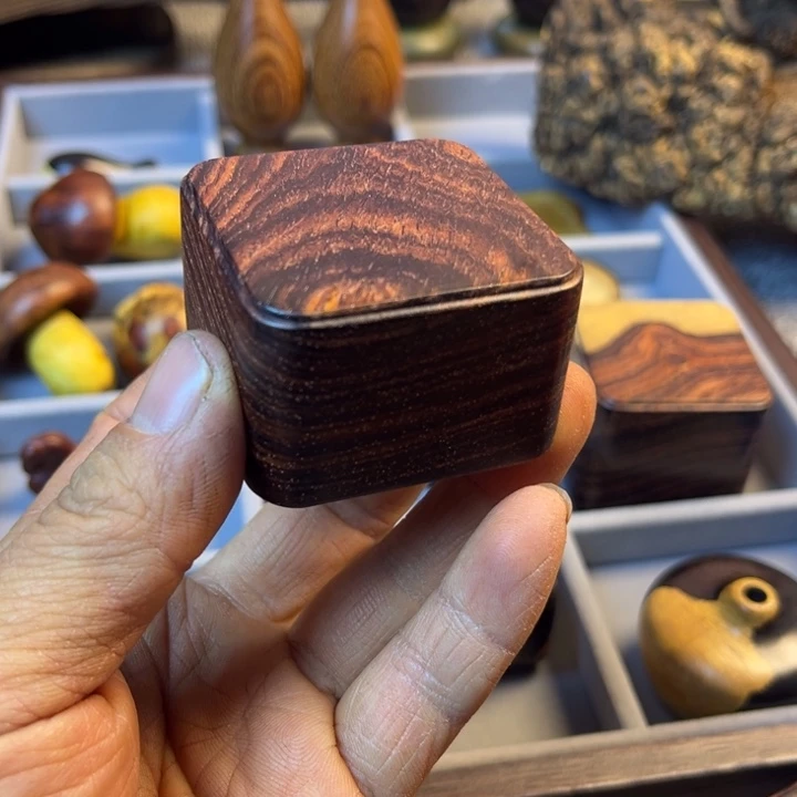 微凹黄檀（南美大红酸枝）