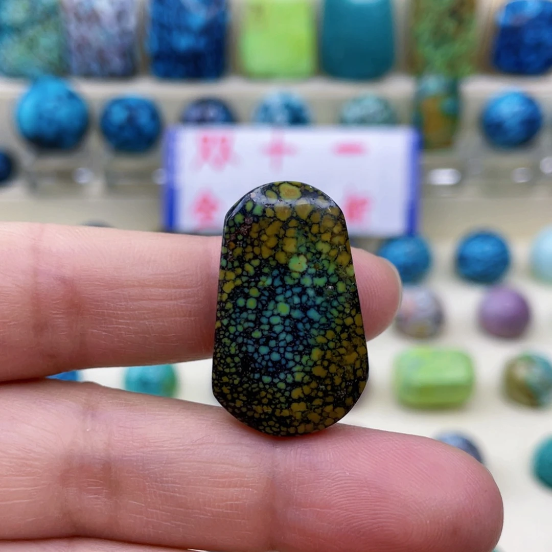 未镶嵌绿松石颈饰