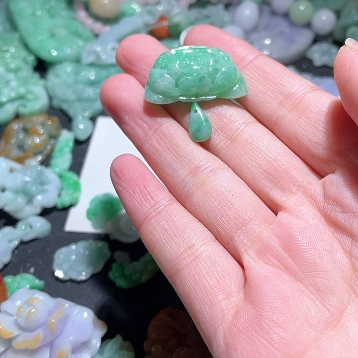 颈饰未镶嵌翡翠天