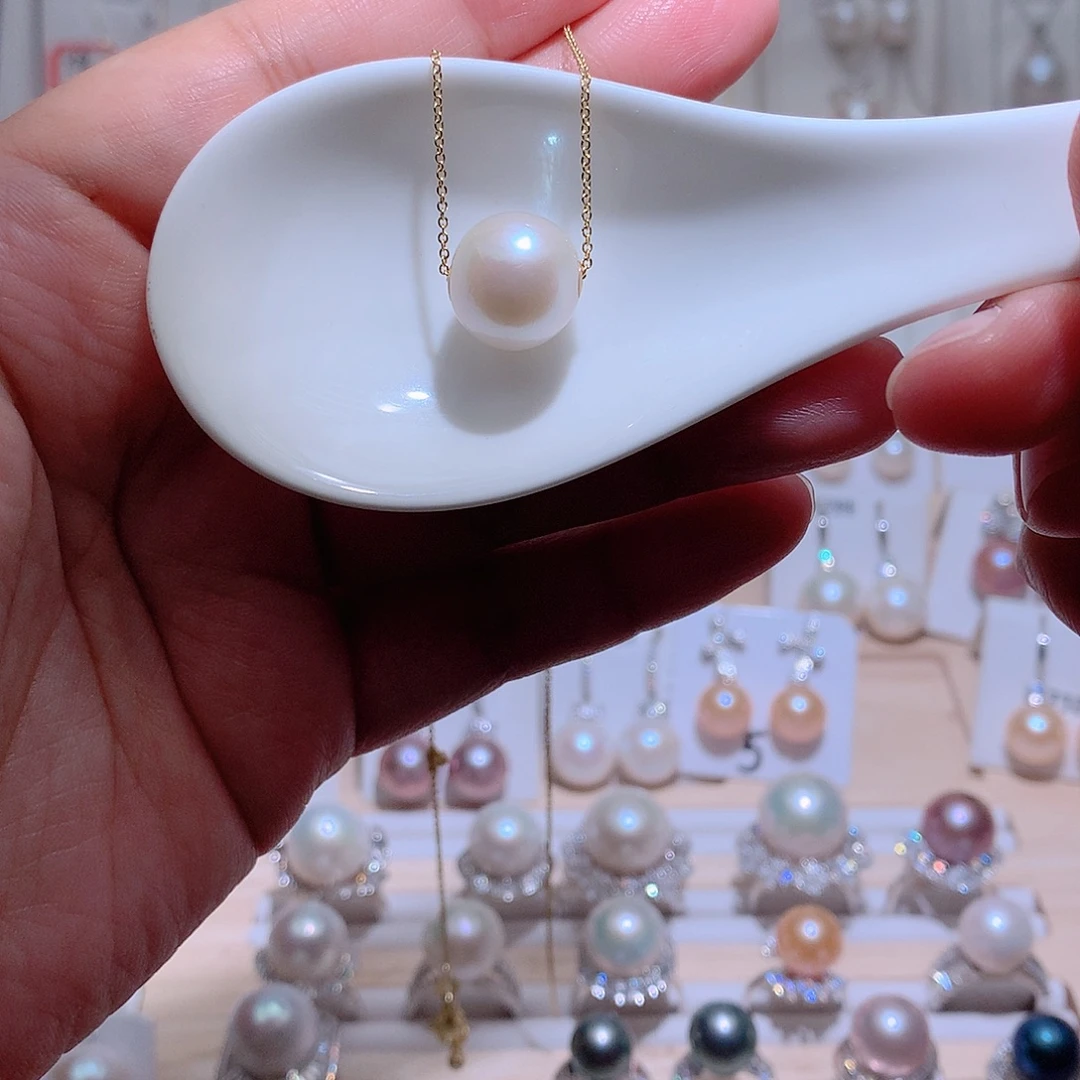 18K金镶嵌淡水珍珠吊坠(赠链)CC13.5mm